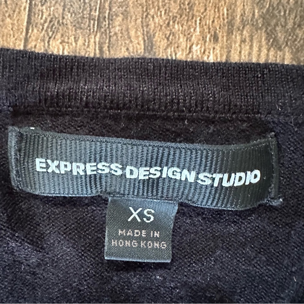 Express Sweater - Picture 5 of 5